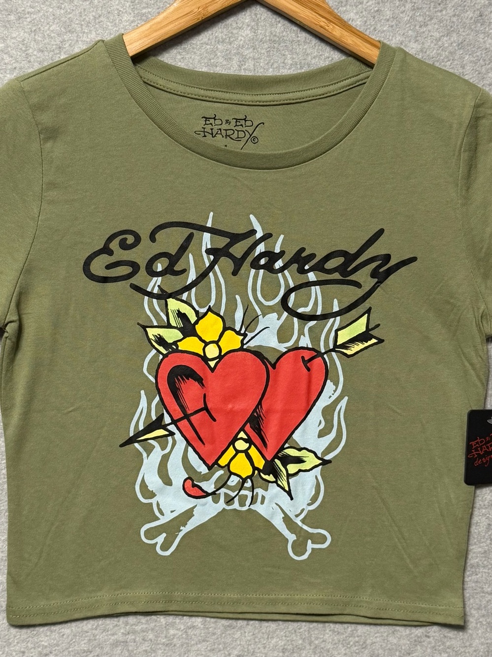 Ed Hardy Women’s Two Hearts Cropped Top Large Graphic Baby Tee NWT Light Olive